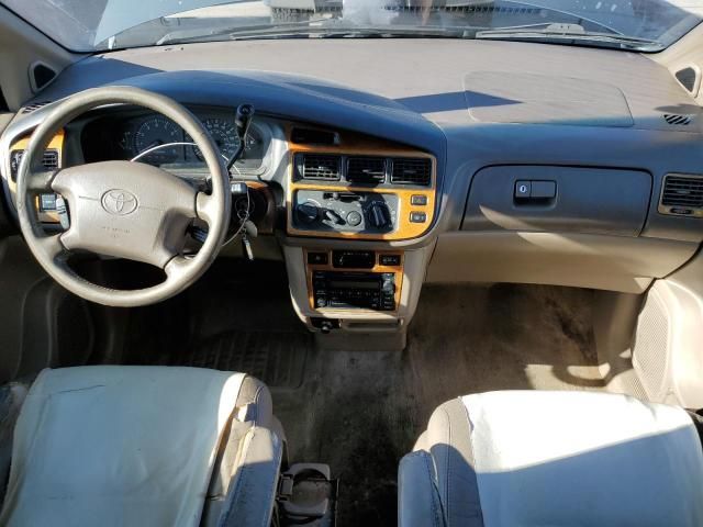 2000 Toyota Sienna LE