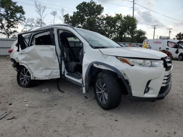 2017 Toyota Highlander SE