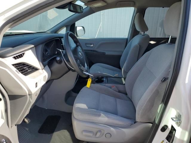 2019 Toyota Sienna LE