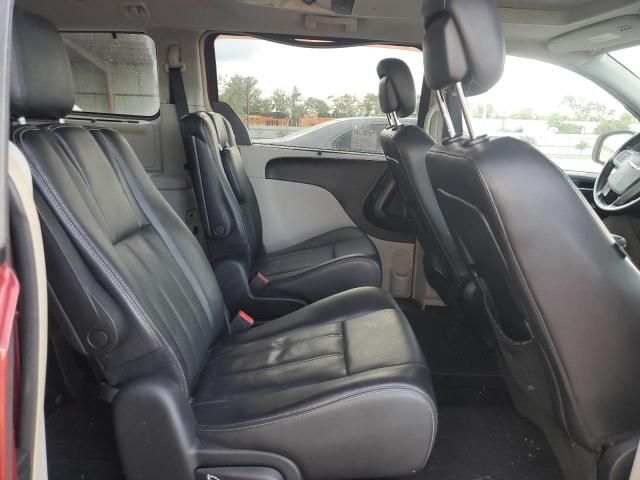 2014 Chrysler Town & Country Touring L