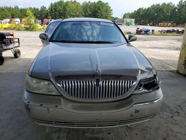 2005 Lincoln Town Car Signature