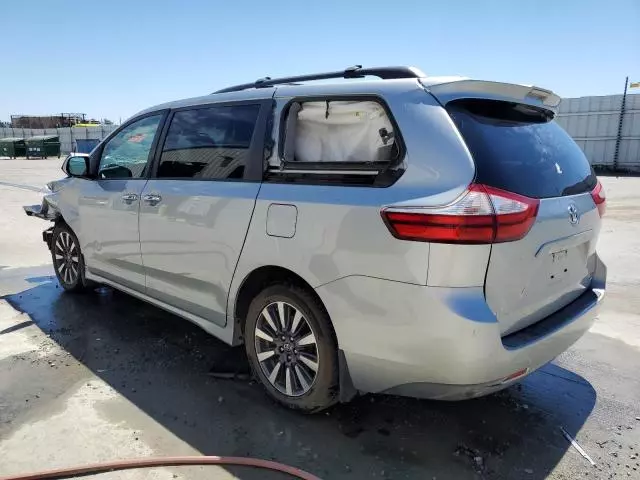 2019 Toyota Sienna LE