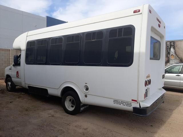 2009 Ford Econoline E450 Super Duty Cutaway Van