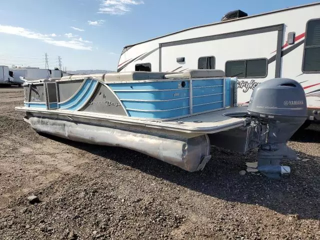 2020 Boat Pontoon