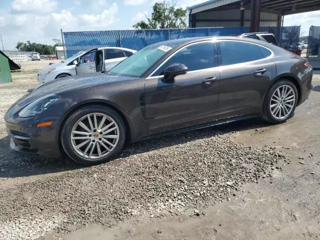 2018 Porsche Panamera 4