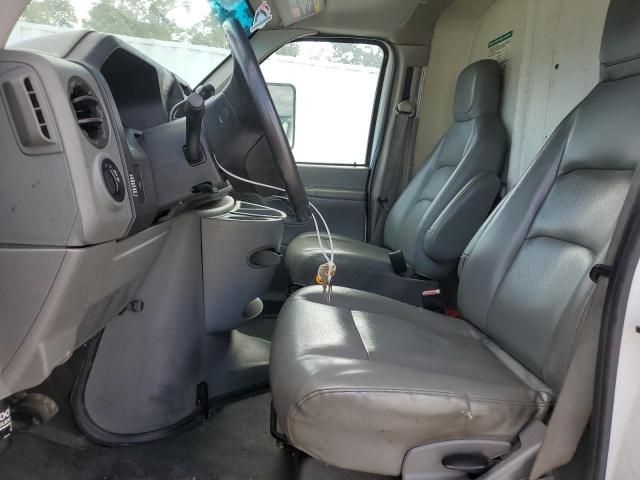 2009 Ford Econoline E450 Super Duty Cutaway Van