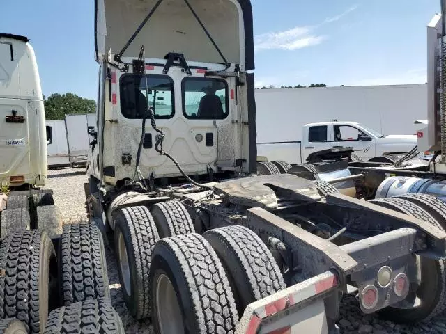 2016 Freightliner Cascadia 125