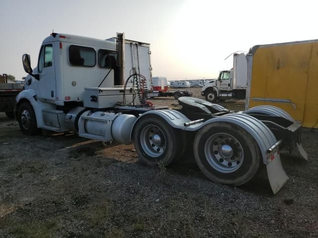 2012 Peterbilt 587