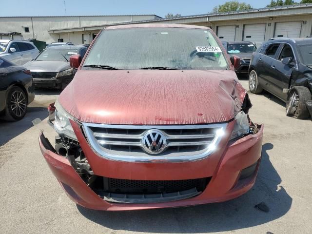 2010 Volkswagen Routan SE