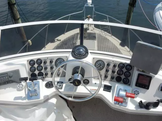 1998 Carver 325 AFT CA