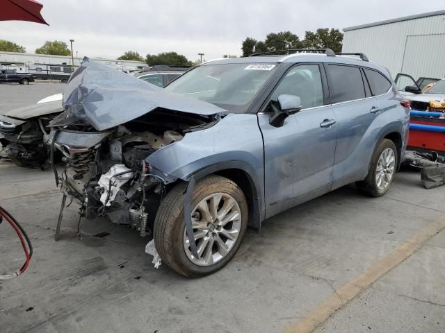 2022 Toyota Highlander Hybrid Limited