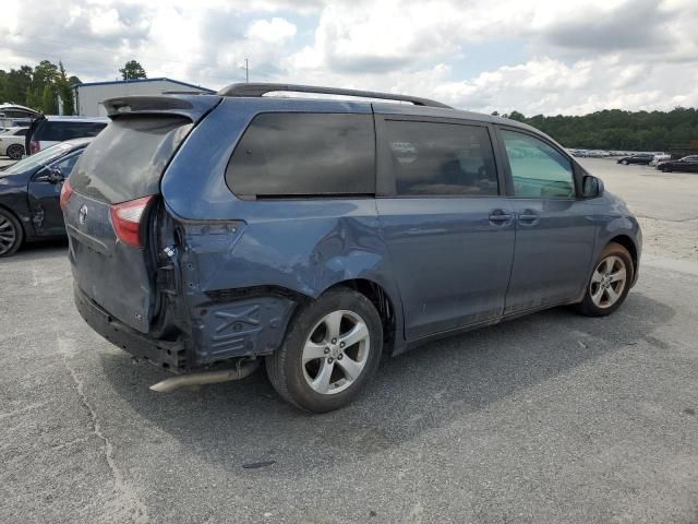 2017 Toyota Sienna LE