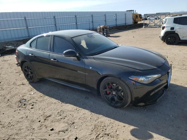 2022 Alfa Romeo Giulia Super