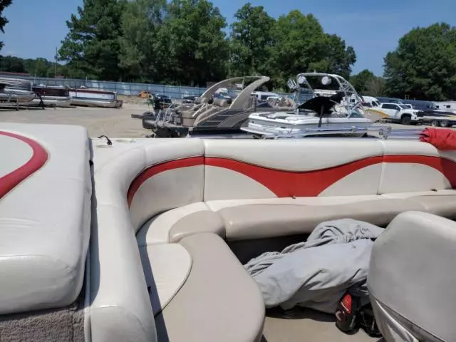 2005 Suntracker Partybarge