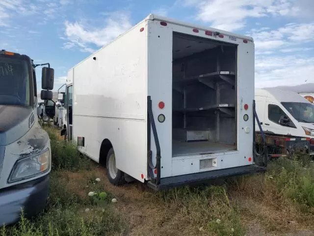 2005 Freightliner Chassis M Line WALK-IN Van