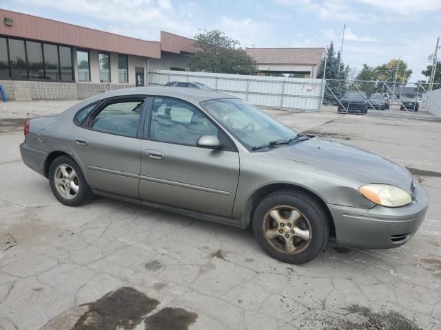 2004 Ford Taurus SE