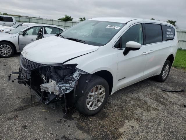 2022 Chrysler Voyager LX