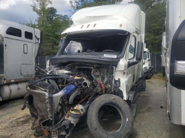 2020 Freightliner Cascadia 126