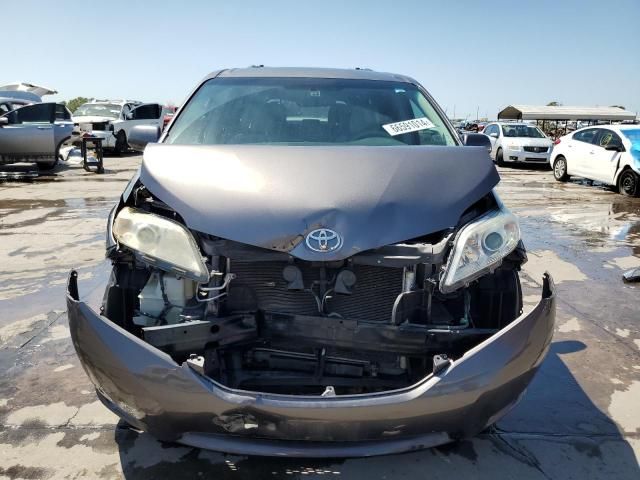 2011 Toyota Sienna XLE