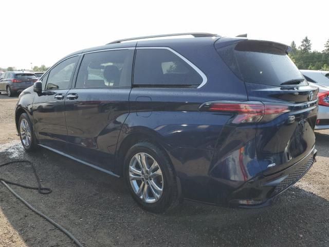 2022 Toyota Sienna LE