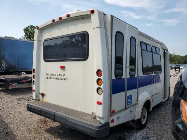 2014 Ford Econoline E450 Super Duty Cutaway Van