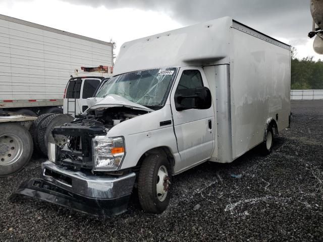 2022 Ford Econoline E350 Super Duty Cutaway Van