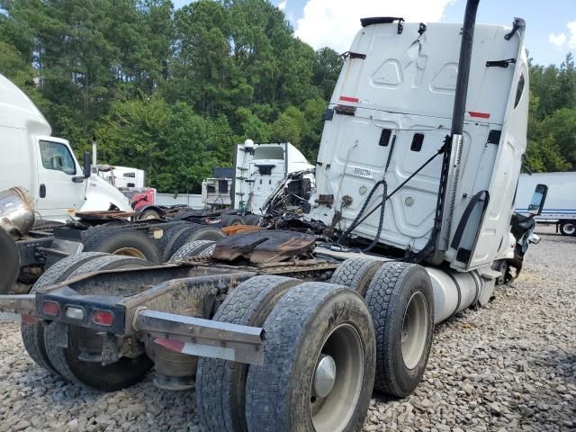 2011 Freightliner Cascadia 125