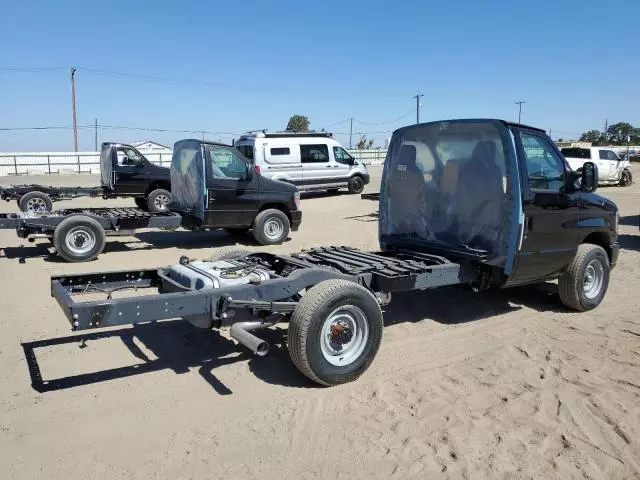 2024 Ford Econoline E350 Super Duty Cutaway Van