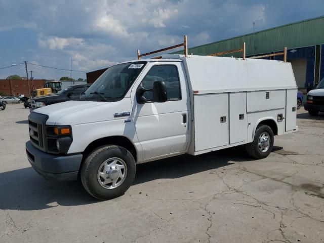 2012 Ford Econoline E350 Super Duty Cutaway Van