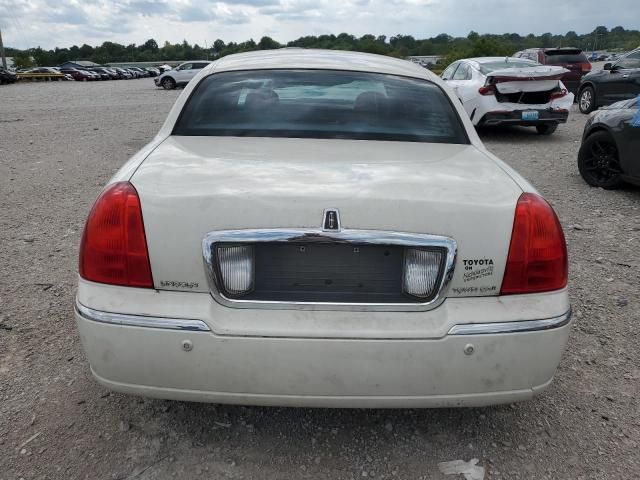 2005 Lincoln Town Car Signature