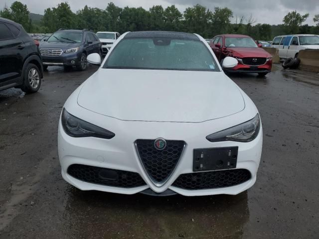 2022 Alfa Romeo Giulia Super