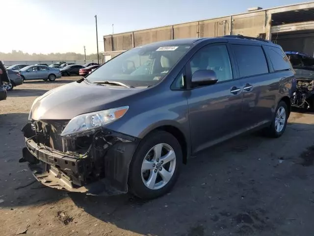 2019 Toyota Sienna LE