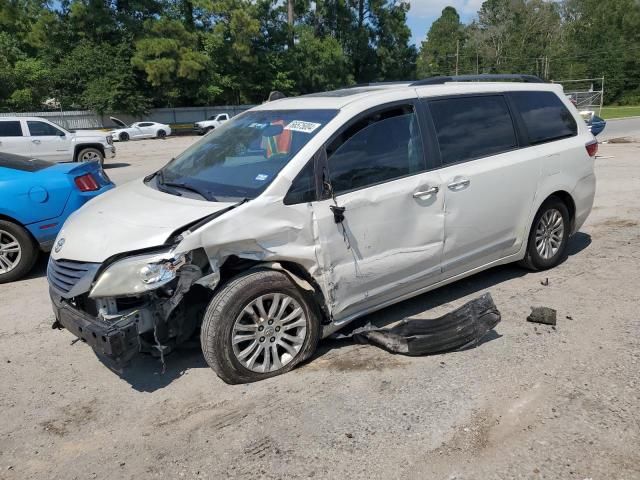 2017 Toyota Sienna XLE