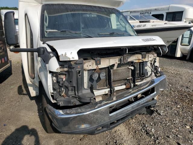 2013 Ford Econoline E450 Super Duty Cutaway Van