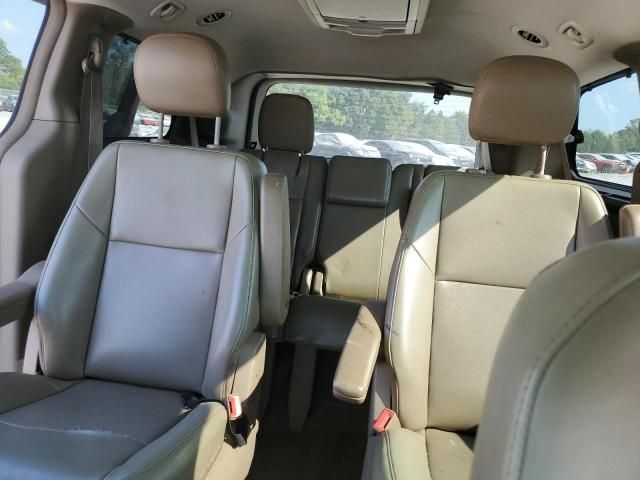 2011 Volkswagen Routan SE