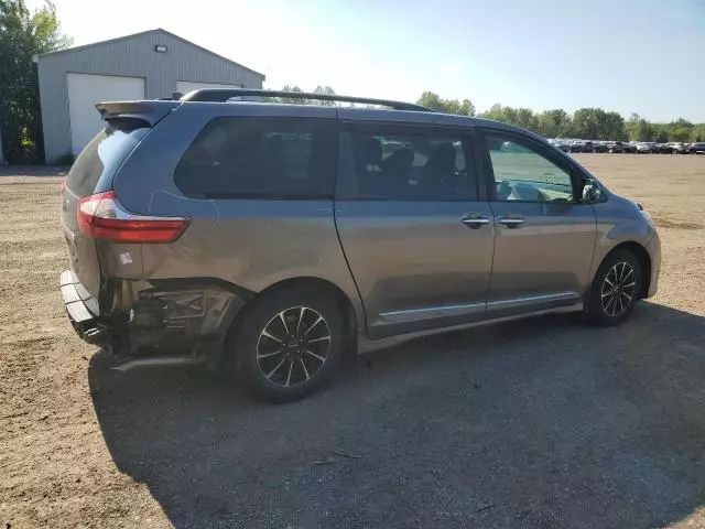 2018 Toyota Sienna XLE