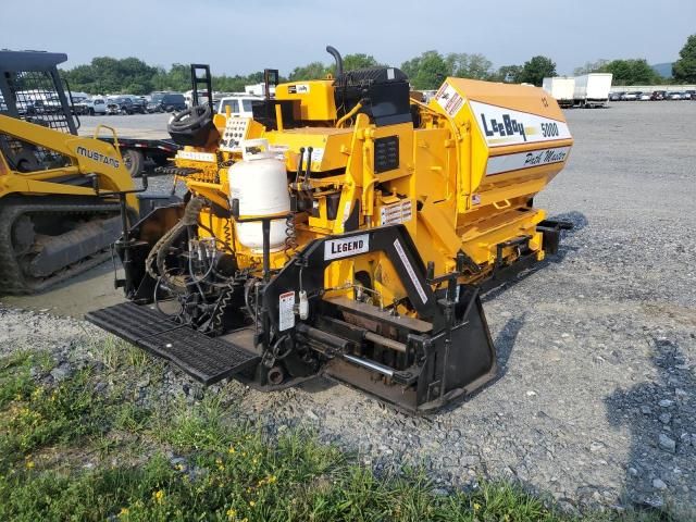 2005 Leeb 2005 Caterpillar                 Paver