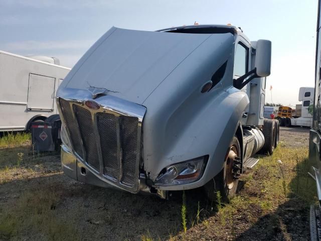 2017 Peterbilt 579