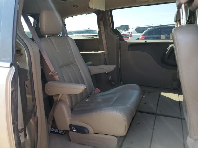 2013 Chrysler Town & Country Touring L