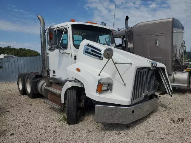 2014 Western Star Conventional 4700SB