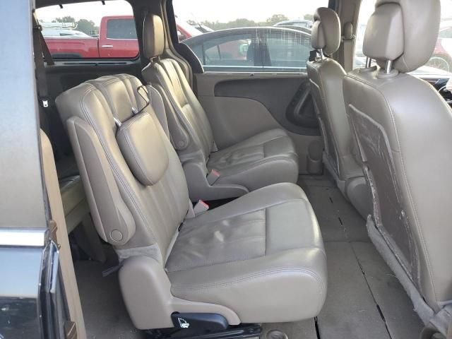 2014 Chrysler Town & Country Touring L