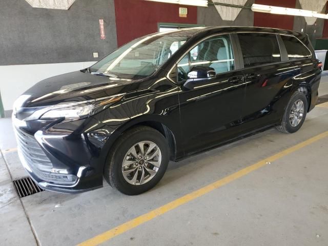 2024 Toyota Sienna LE