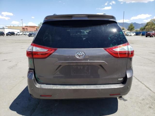 2017 Toyota Sienna XLE