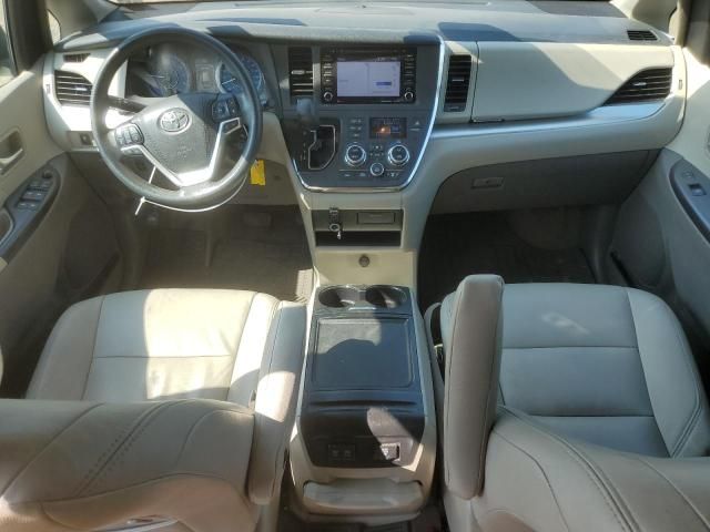 2018 Toyota Sienna LE