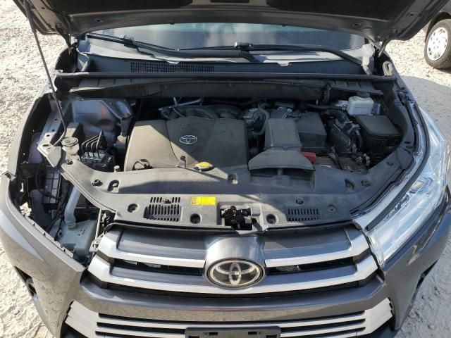 2017 Toyota Highlander SE