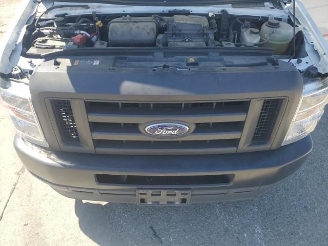 2022 Ford Econoline E450 Super Duty Cutaway Van