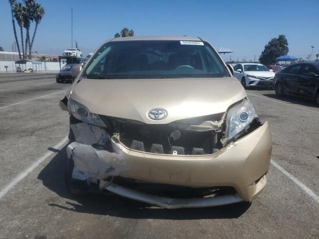 2013 Toyota Sienna LE