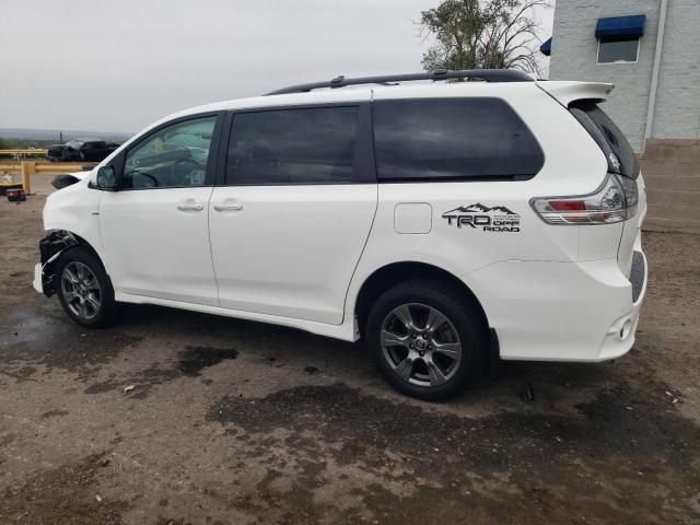 2019 Toyota Sienna SE