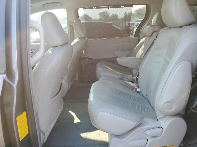 2014 Toyota Sienna XLE