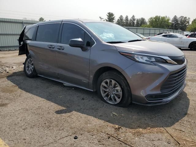 2021 Toyota Sienna LE